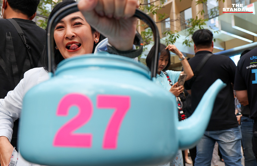 ภาพ อภิสิทธิ์ เวชชาชีวะ ปราศรัยเวทีพรรคประชาธิปัตย์ ชู ‘ทางรอดที่ปลอดภัย’ 2