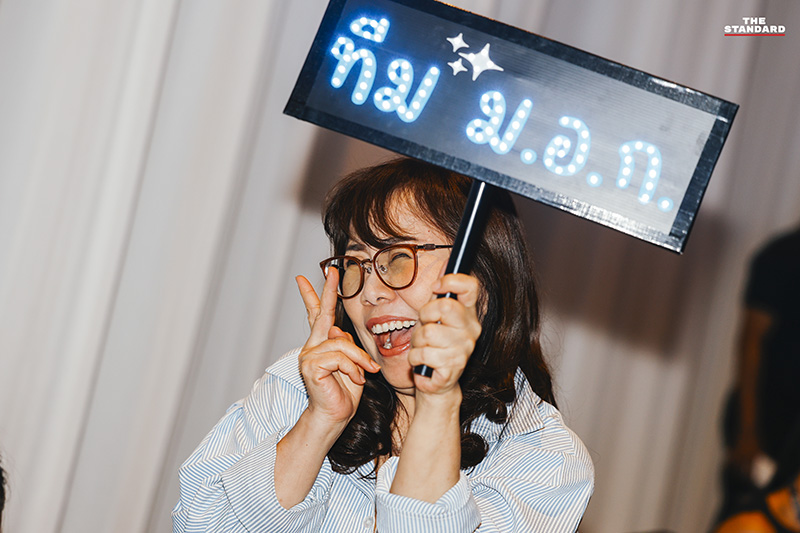 อภิสิทธิ์ เวชชาชีวะ ขณะขึ้นเวทีปราศรัยใหญ่ปิดท้าย ชูวิสัยทัศน์ 'ทางรอดที่ปลอดภัย' พร้อมชี้ 5 จุดตายของประเทศและประกาศสู้กับการทุจริตและทุนสีเทา 11