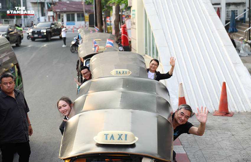 อภิสิทธิ์ เวชชาชีวะ และ สกลธี ภัททิยกุล ลงพื้นที่ช่วยผู้สมัครพรรคประชาธิปัตย์หาเสียงที่วงเวียนใหญ่ ธนบุรี 1