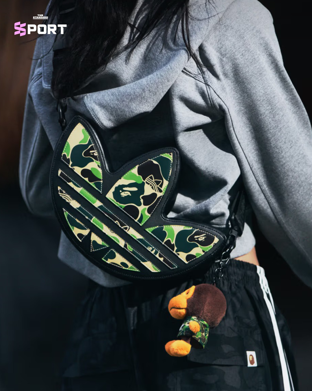 ภาพคอลเลกชัน adidas Originals x BAPE Football Collective ประกอบด้วยเสื้อเจอร์ซีย์ รองเท้า และเครื่องแต่งกายสตรีทแวร์ 6