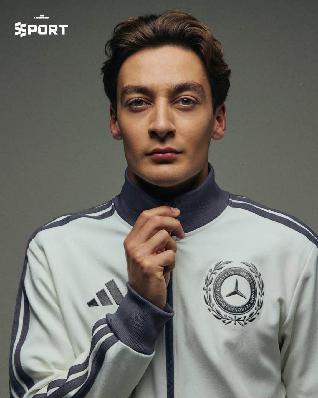 ภาพคอลเล็กชัน The Silver Arrows ของ adidas และ Mercedes ที่นำเสนอแฟชั่นไอเท็มสไตล์เรียบหรูและคลาสสิก 1