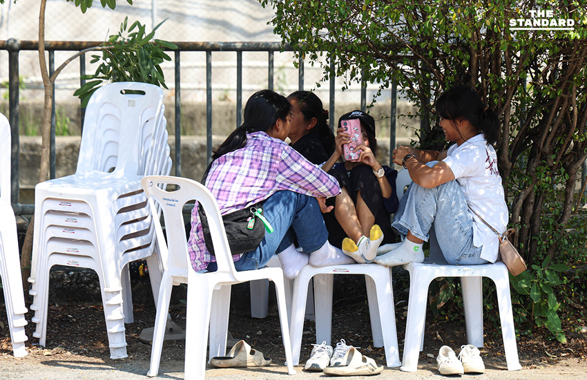 ภาพบรรยากาศการเลือกตั้งล่วงหน้านอกเขตที่ตะวันนา บางกะปิ ซึ่งมีประชาชนทุกเพศทุกวัยเดินทางมาใช้สิทธิอย่างคึกคัก 13