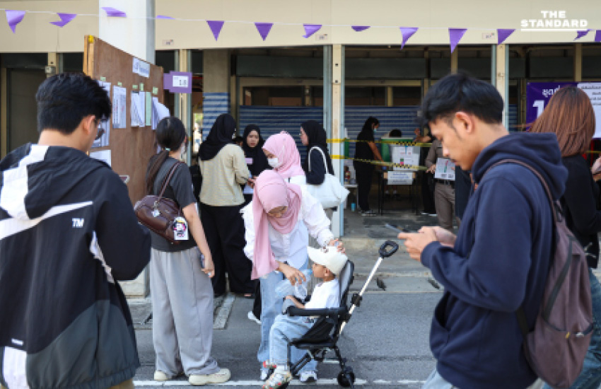 ภาพบรรยากาศการเลือกตั้งล่วงหน้านอกเขตที่ตะวันนา บางกะปิ ซึ่งมีประชาชนทุกเพศทุกวัยเดินทางมาใช้สิทธิอย่างคึกคัก 14