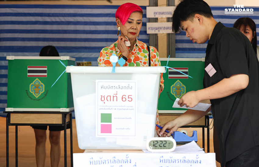 ภาพบรรยากาศการเลือกตั้งล่วงหน้านอกเขตที่ตะวันนา บางกะปิ ซึ่งมีประชาชนทุกเพศทุกวัยเดินทางมาใช้สิทธิอย่างคึกคัก 4