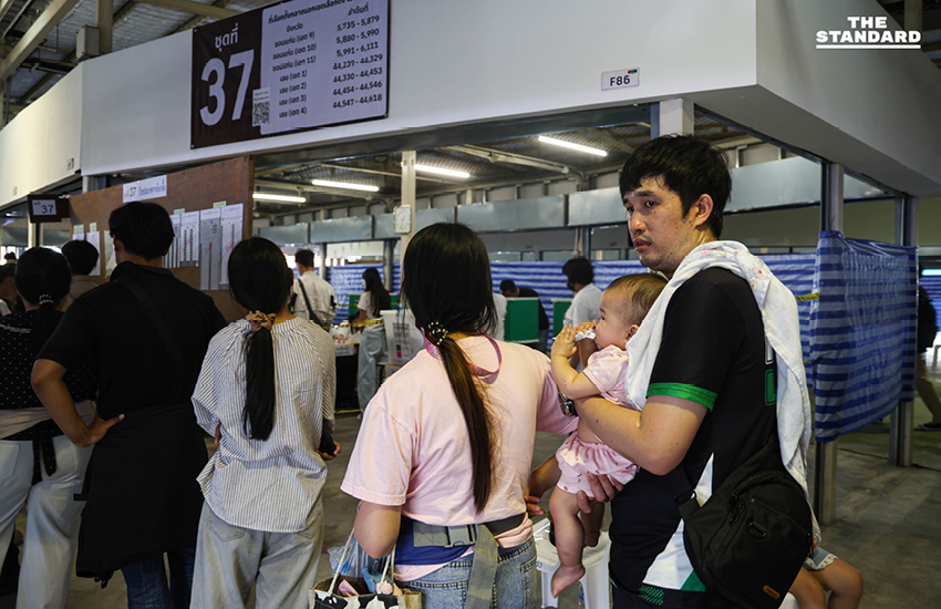 ภาพบรรยากาศการเลือกตั้งล่วงหน้านอกเขตที่ตะวันนา บางกะปิ ซึ่งมีประชาชนทุกเพศทุกวัยเดินทางมาใช้สิทธิอย่างคึกคัก 7