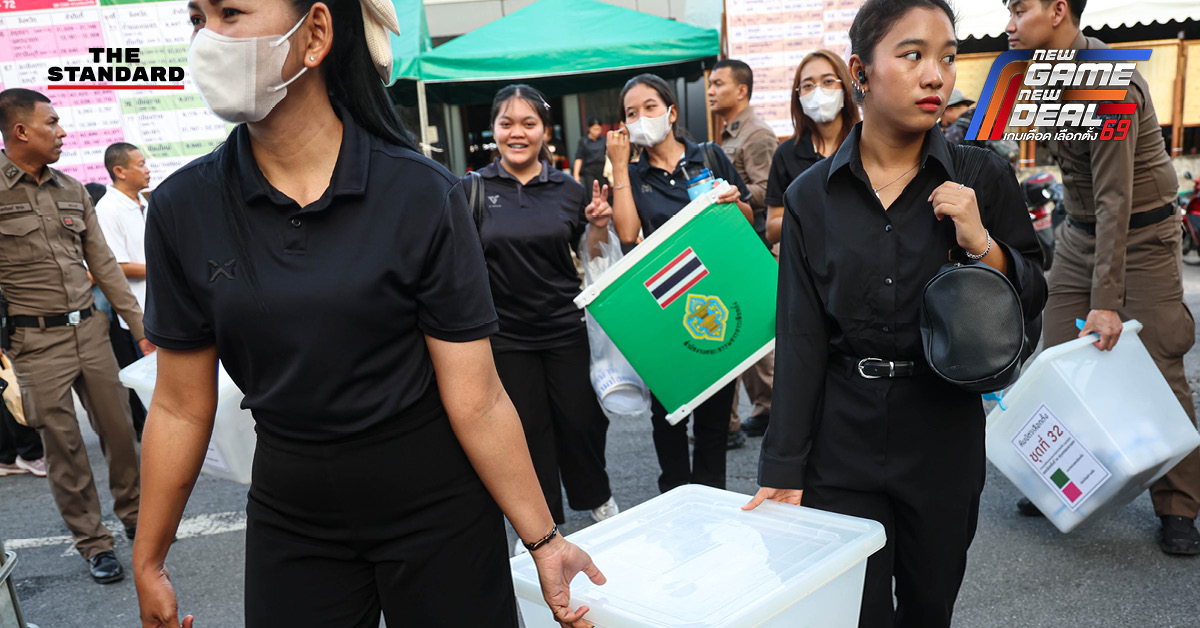 ภาพบรรยากาศการปิดหีบ เลือกตั้งล่วงหน้านอกเขต ณ ตะวันนา 2 และการส่งมอบบัตร เลือกตั้ง ให้แก่ ไปรษณีย์ไทย เพื่อขนส่งต่อไป