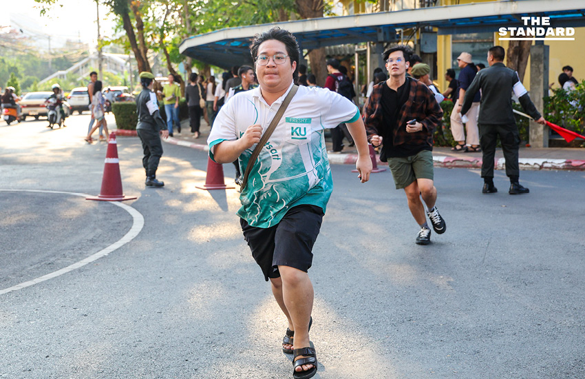 บรรยากาศประชาชนเข้าคูหาใช้สิทธิเลือกตั้งล่วงหน้าอย่างคึกคักที่มหาวิทยาลัยราชภัฏจันทรเกษม เขตจตุจักร 1