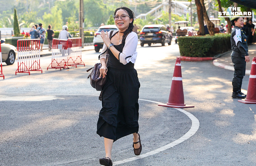 บรรยากาศประชาชนเข้าคูหาใช้สิทธิเลือกตั้งล่วงหน้าอย่างคึกคักที่มหาวิทยาลัยราชภัฏจันทรเกษม เขตจตุจักร 10