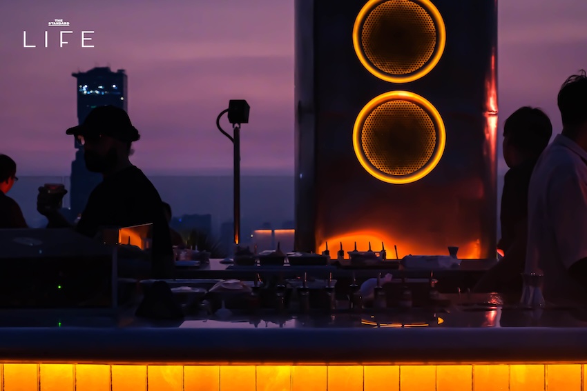 บรรยากาศ Aether รูฟท็อปบาร์ใหม่ย่านสีลม พร้อมค็อกเทลสร้างสรรค์และการออกแบบสไตล์ฟิวเจอริสติก 2