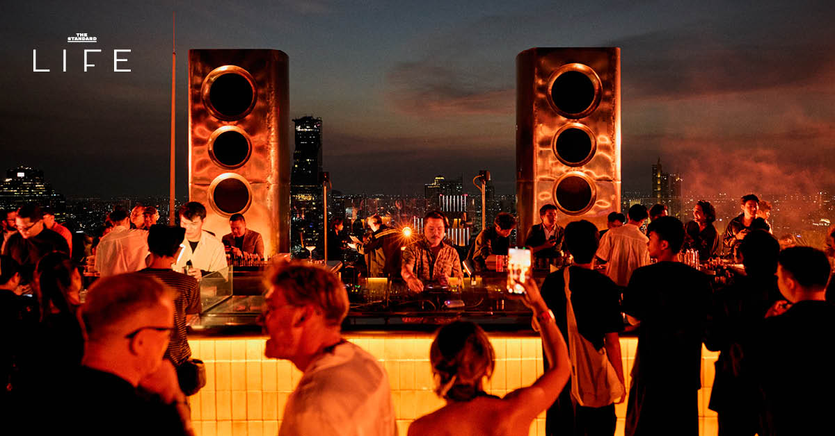 บรรยากาศ Aether รูฟท็อปบาร์ใหม่ย่านสีลม พร้อมค็อกเทลสร้างสรรค์และการออกแบบสไตล์ฟิวเจอริสติก