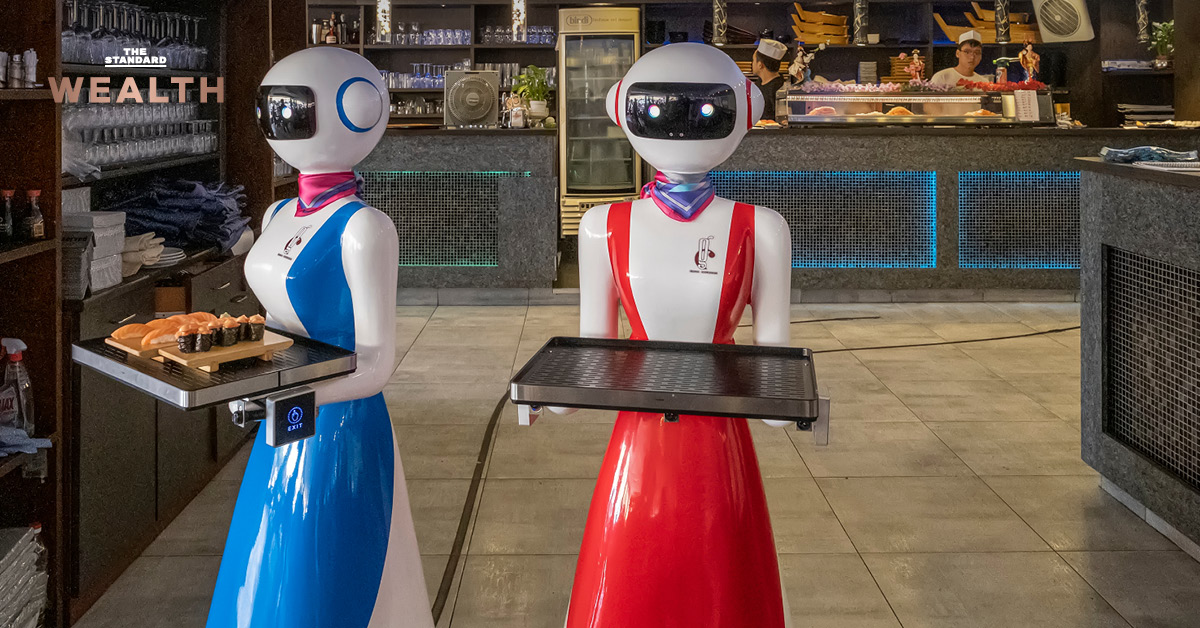 ภาพแสดงแนวคิดปัญญาประดิษฐ์ (AI) ในการบริการลูกค้า โดยมีสมองดิจิทัลเชื่อมโยงกับผู้คนและข้อมูล