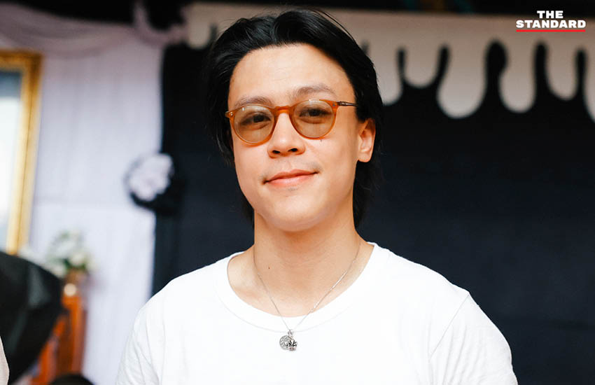 เอม ภูมิภัทร นักแสดงชื่อดัง เข้าคูหาใช้สิทธิเลือกตั้งที่หน่วยเลือกตั้งเขตวัฒนา 5