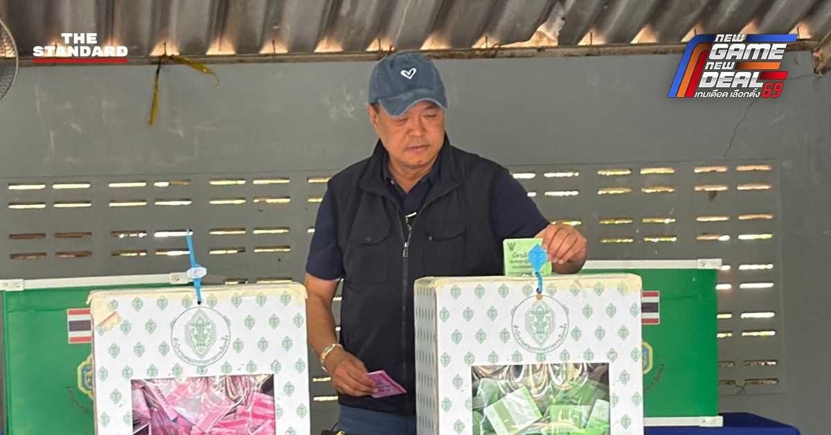 อนุทิน ชาญวีรกูล และ เนวิน ชิดชอบ พร้อมครอบครัว ใช้สิทธิเลือกตั้งที่บุรีรัมย์