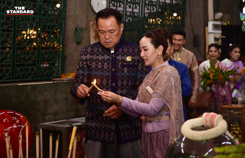 นายกรัฐมนตรี อนุทิน ชาญวีรกูล สวมชุดไทยโบราณขับรถราง เปิดงานแผ่นดินสมเด็จพระนารายณ์มหาราช ที่ลพบุรี 1