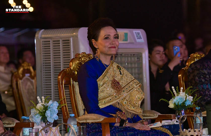 นายกรัฐมนตรี อนุทิน ชาญวีรกูล สวมชุดไทยโบราณขับรถราง เปิดงานแผ่นดินสมเด็จพระนารายณ์มหาราช ที่ลพบุรี 2