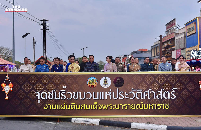 นายกรัฐมนตรี อนุทิน ชาญวีรกูล สวมชุดไทยโบราณขับรถราง เปิดงานแผ่นดินสมเด็จพระนารายณ์มหาราช ที่ลพบุรี 3