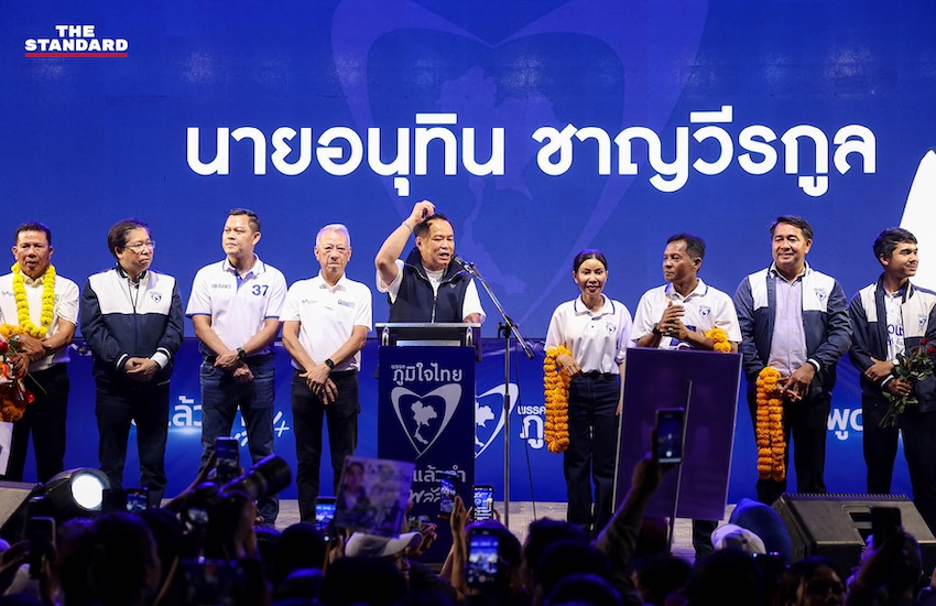 อนุทิน ชาญวีรกูล หัวหน้าพรรคภูมิใจไทย ปราศรัยหาเสียงบนเวทีที่ จ.นครศรีธรรมราช 1