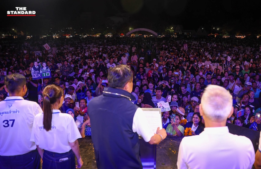 อนุทิน ชาญวีรกูล หัวหน้าพรรคภูมิใจไทย ปราศรัยหาเสียงบนเวทีที่ จ.นครศรีธรรมราช 3