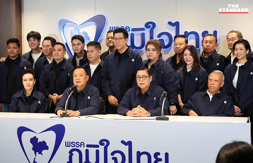 อนุทิน ชาญวีรกูล หัวหน้าพรรคภูมิใจไทย แถลงข่าวชัยชนะการเลือกตั้ง 2