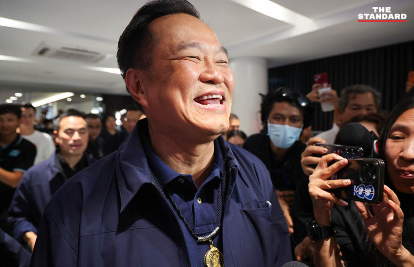 อนุทิน ชาญวีรกูล หัวหน้าพรรคภูมิใจไทย แถลงข่าวชัยชนะการเลือกตั้ง 6