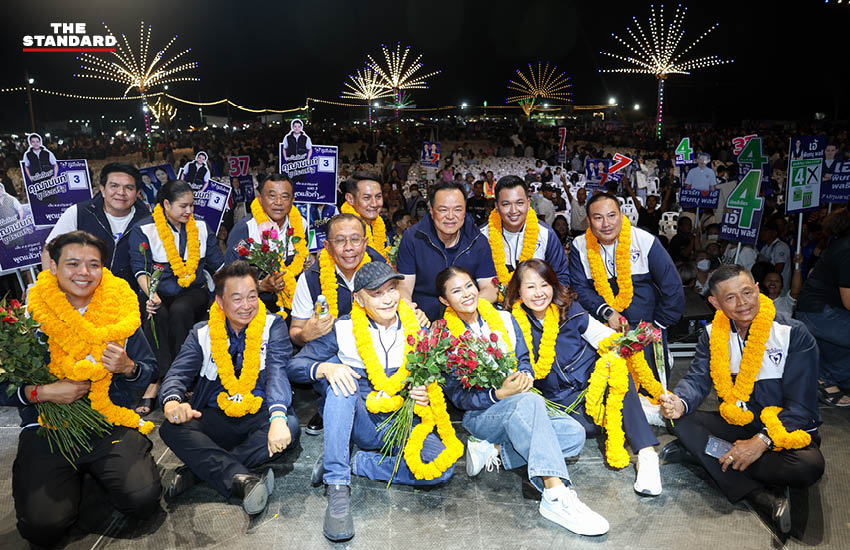 อนุทิน ชาญวีรกูล หัวหน้าพรรคภูมิใจไทย ปราศรัยหาเสียงต่อหน้าประชาชนจำนวนมากที่ตลาดสามโคก จังหวัดปทุมธานี 8