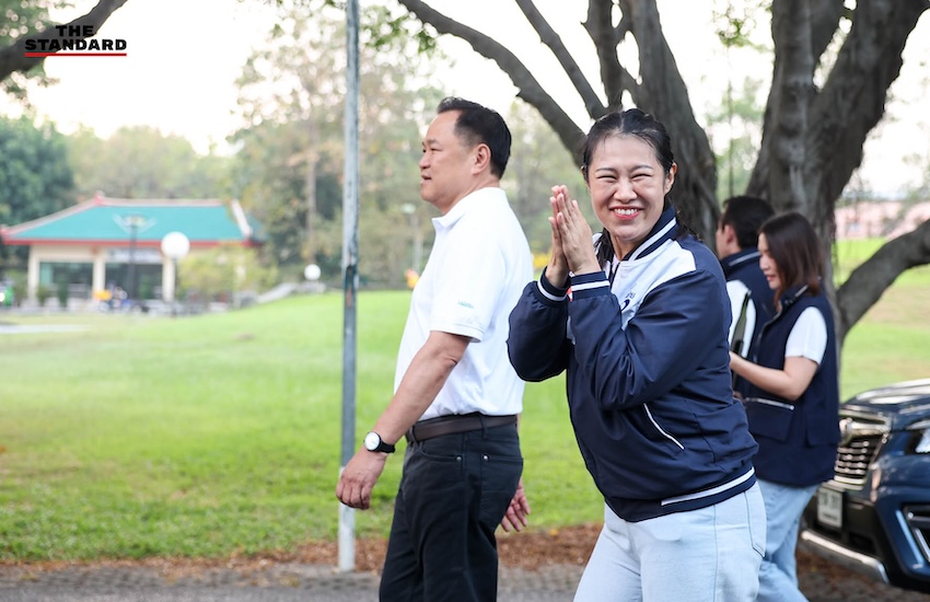 อนุทิน ชาญวีรกูล หัวหน้าพรรคภูมิใจไทย ขึ้นรถแห่หาเสียงในกรุงเทพฯ ช่วยผู้สมัคร สส. ขอคะแนนโค้งสุดท้าย 3