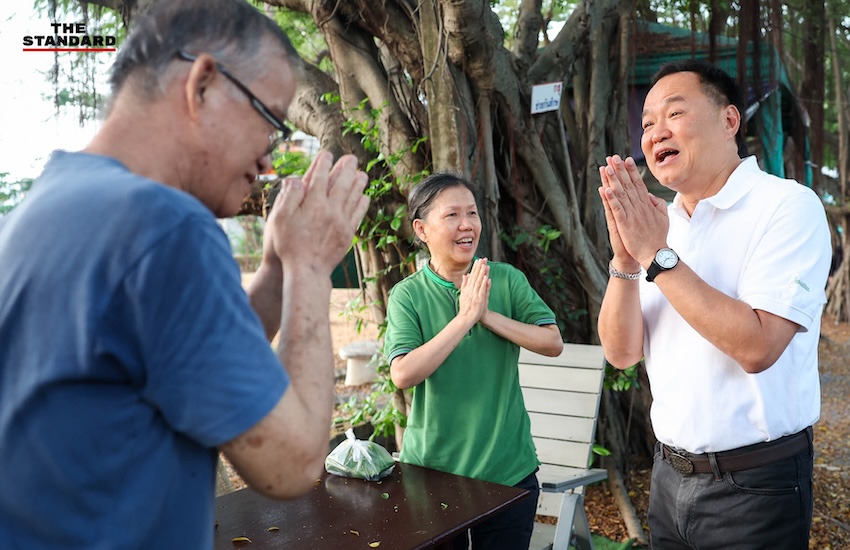 อนุทิน ชาญวีรกูล หัวหน้าพรรคภูมิใจไทย ขึ้นรถแห่หาเสียงในกรุงเทพฯ ช่วยผู้สมัคร สส. ขอคะแนนโค้งสุดท้าย 5