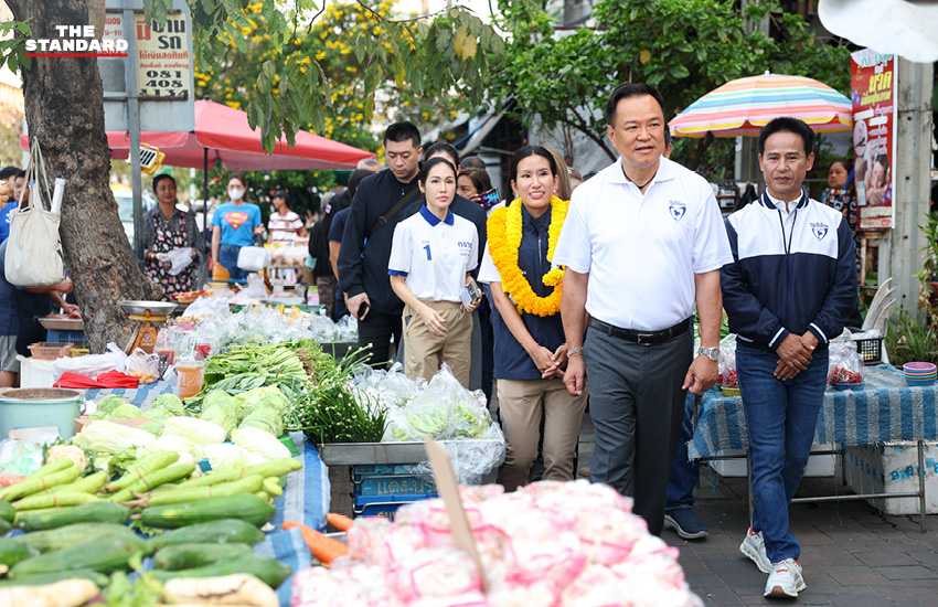 อนุทิน ชาญวีรกูล หัวหน้าพรรคภูมิใจไทย ปั่นจักรยานหาเสียงร่วมกับกัญญาพร แก้วทิพย์ ในจังหวัดนนทบุรี 5