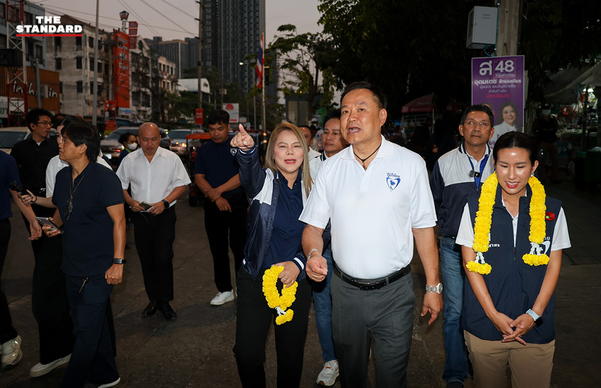 อนุทิน ชาญวีรกูล หัวหน้าพรรคภูมิใจไทย ปั่นจักรยานหาเสียงร่วมกับกัญญาพร แก้วทิพย์ ในจังหวัดนนทบุรี 8