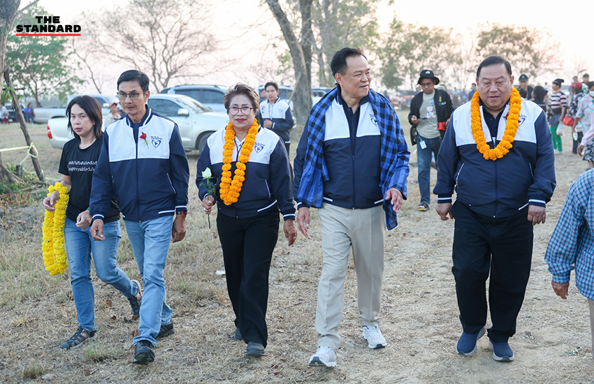 อนุทิน ชาญวีรกูล หัวหน้าพรรคภูมิใจไทย ลงพื้นที่หาเสียงที่จังหวัดพิษณุโลก ท่ามกลางประชาชนที่มารอต้อนรับและให้กำลังใจอย่างคึกคัก 2