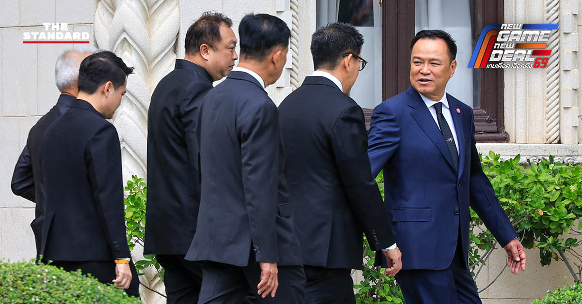 นายกรัฐมนตรี อนุทิน ชาญวีรกูล เดินทางเข้าทำเนียบรัฐบาลเพื่อประชุมนโยบายเศรษฐกิจและการปราบปรามอาชญากรรม