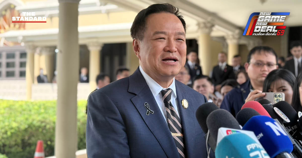 อนุทิน ชาญวีรกูล ให้สัมภาษณ์สื่อมวลชน