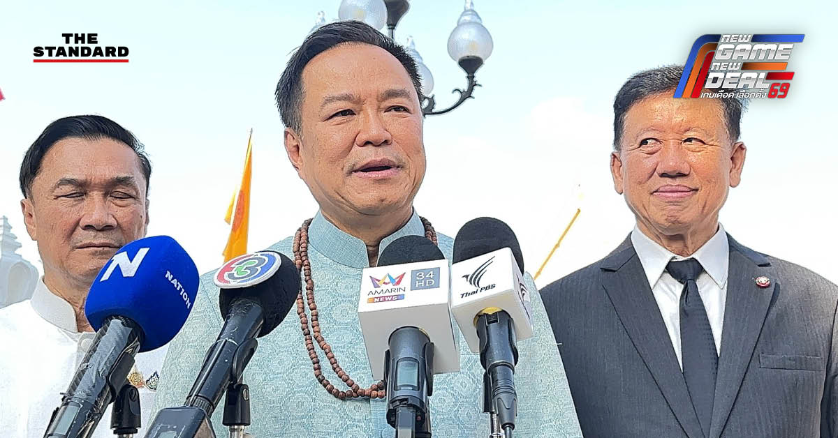 อนุทิน ชาญวีรกูล นายกฯ เดินออกจากวัดราชบพิธฯ หลังเข้าเฝ้าสมเด็จพระสังฆราช