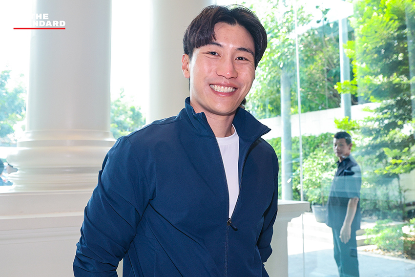 อนุทิน ชาญวีรกูล หัวหน้าพรรคภูมิใจไทย นำประชุม สส. และแกนนำพรรค ณ ที่ทำการพรรคภูมิใจไทย 13