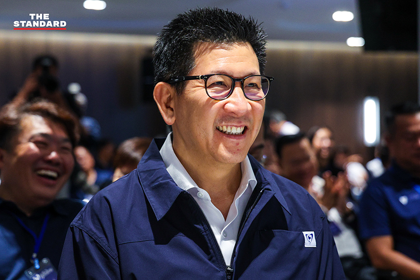 อนุทิน ชาญวีรกูล หัวหน้าพรรคภูมิใจไทย นำประชุม สส. และแกนนำพรรค ณ ที่ทำการพรรคภูมิใจไทย 18