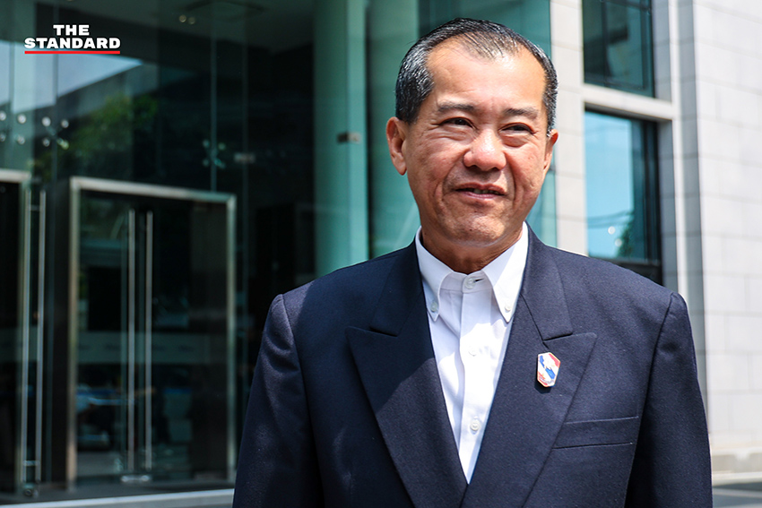 อนุทิน ชาญวีรกูล หัวหน้าพรรคภูมิใจไทย นำประชุม สส. และแกนนำพรรค ณ ที่ทำการพรรคภูมิใจไทย 5