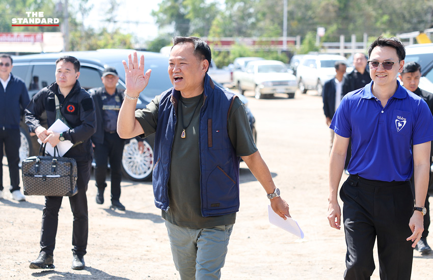 อนุทิน ชาญวีรกูล หัวหน้าพรรคภูมิใจไทย ปราศรัยหาเสียงต่อหน้าประชาชนจำนวนมากที่จังหวัดศรีสะเกษ 2