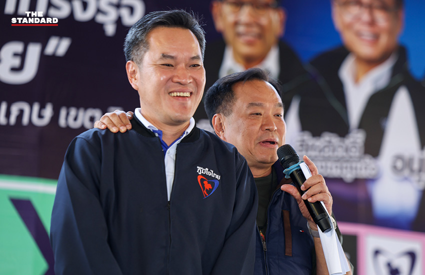 อนุทิน ชาญวีรกูล หัวหน้าพรรคภูมิใจไทย ปราศรัยหาเสียงต่อหน้าประชาชนจำนวนมากที่จังหวัดศรีสะเกษ 3