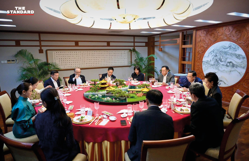 ภาพอนุทิน ชาญวีรกูล และ ศุภจี สุธรรมพันธุ์ หารือเอกอัครราชทูตจีน ณ สถานทูตจีน 3