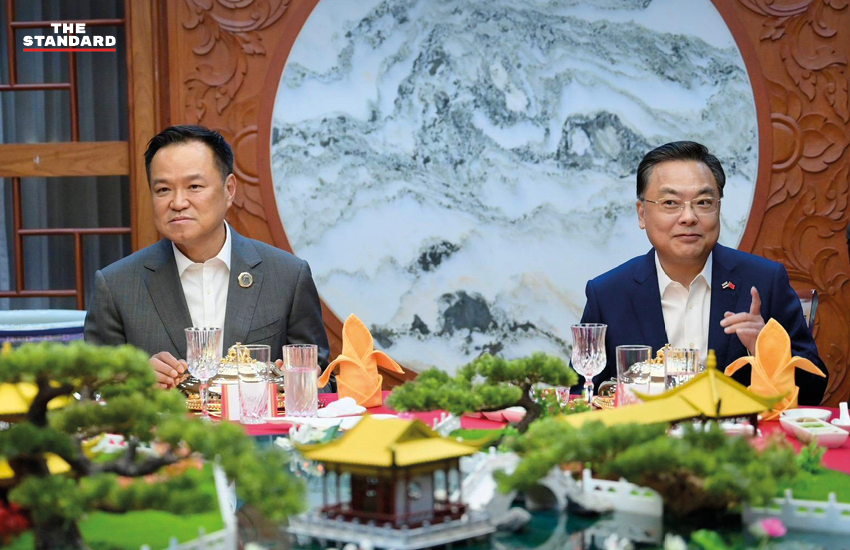 ภาพอนุทิน ชาญวีรกูล และ ศุภจี สุธรรมพันธุ์ หารือเอกอัครราชทูตจีน ณ สถานทูตจีน 4