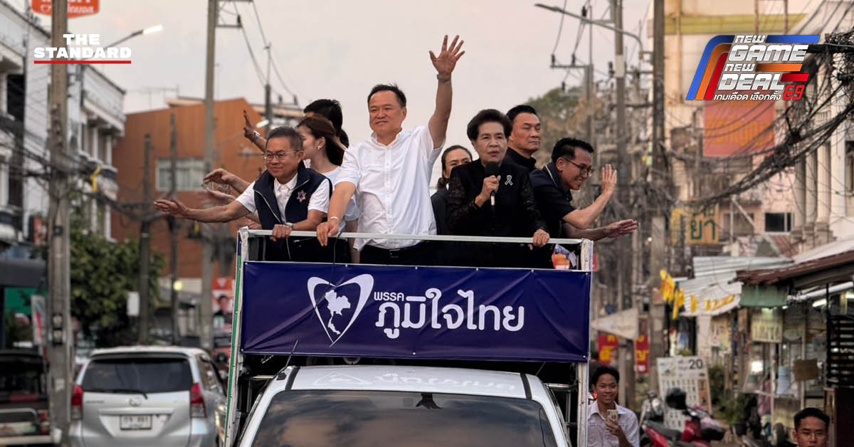 อนุทิน ชาญวีรกูล บนรถแห่ขอบคุณประชาชน ที่จังหวัดปราจีนบุรี