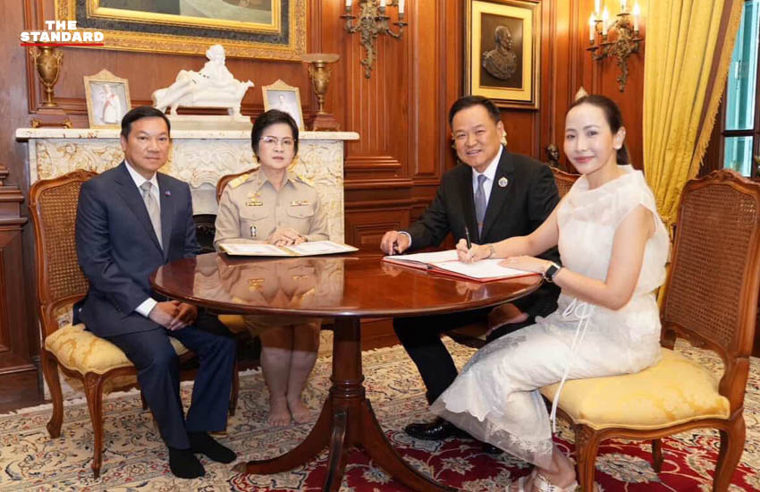 อนุทิน ชาญวีรกูล และ ธนนนท์ นิรามิษ จดทะเบียนสมรสที่บ้านพักส่วนตัว โดยมีครอบครัวร่วมเป็นสักขีพยาน 1