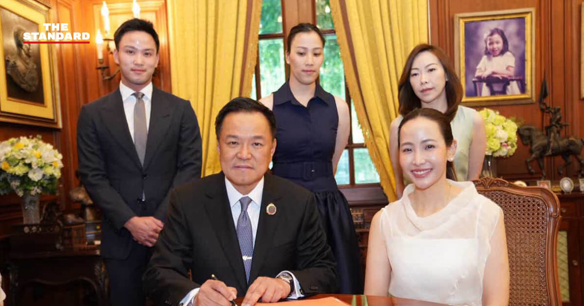 อนุทิน ชาญวีรกูล และ ธนนนท์ นิรามิษ จดทะเบียนสมรสที่บ้านพักส่วนตัว โดยมีครอบครัวร่วมเป็นสักขีพยาน