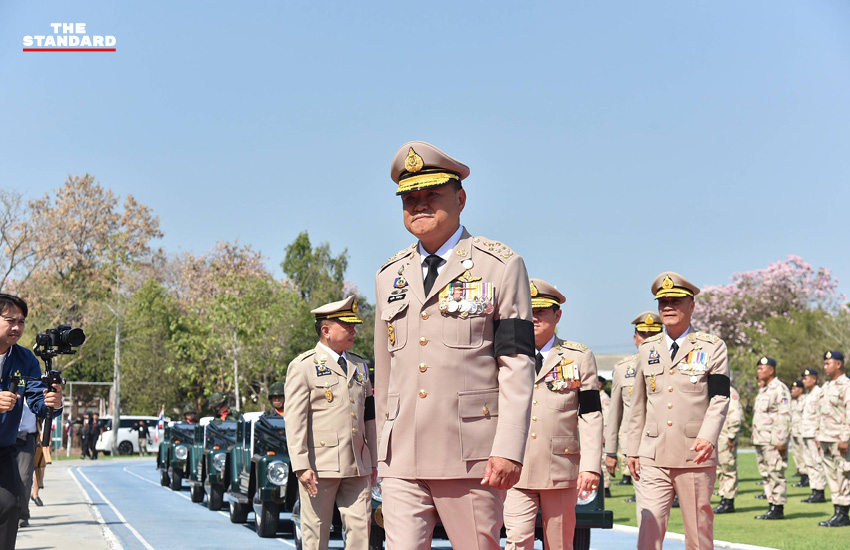 อนุทิน ชาญวีรกูล เป็นประธานในพิธีสดุดีกองอาสารักษาดินแดน นำกำลังพล อส. ถวายสัตย์ปฏิญาณตนต่อธงประจำกอง 3