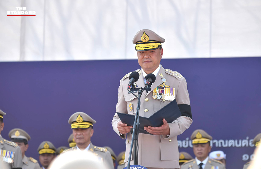 อนุทิน ชาญวีรกูล เป็นประธานในพิธีสดุดีกองอาสารักษาดินแดน นำกำลังพล อส. ถวายสัตย์ปฏิญาณตนต่อธงประจำกอง 4