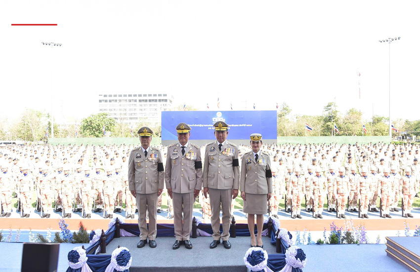 อนุทิน ชาญวีรกูล เป็นประธานในพิธีสดุดีกองอาสารักษาดินแดน นำกำลังพล อส. ถวายสัตย์ปฏิญาณตนต่อธงประจำกอง 5