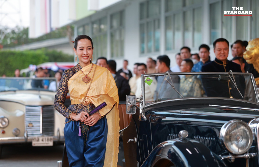 อนุทิน ชาญวีรกูล และ ภรรยา ธนนนท์ นิรามิษ สวมชุดไทยงดงาม นั่งรถโบราณร่วมพิธีเปิดงานพระนครคีรี-เมืองเพชร ณ จังหวัดเพชรบุรี 2