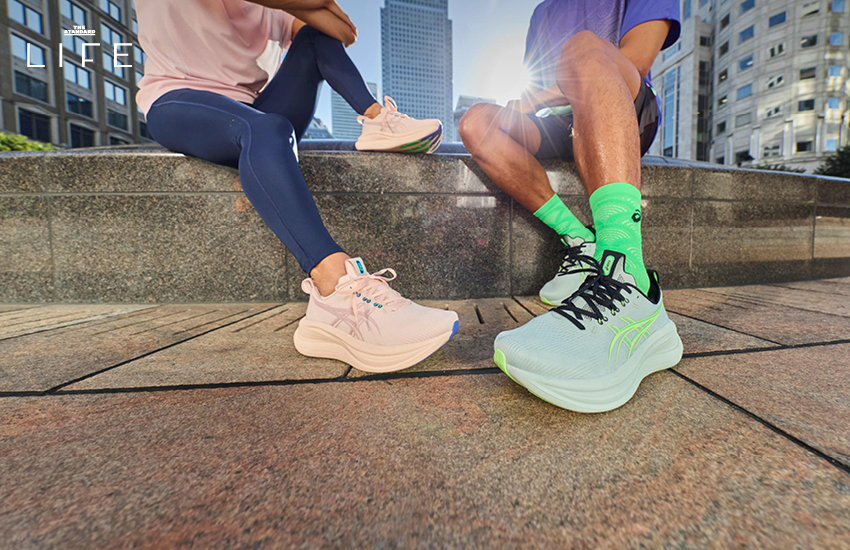 ภาพรองเท้าวิ่ง ASICS Gel-Nimbus 28 ที่แสดงให้เห็นการออกแบบที่เพรียวบางและจุดเด่นด้านความนุ่มสบาย 1