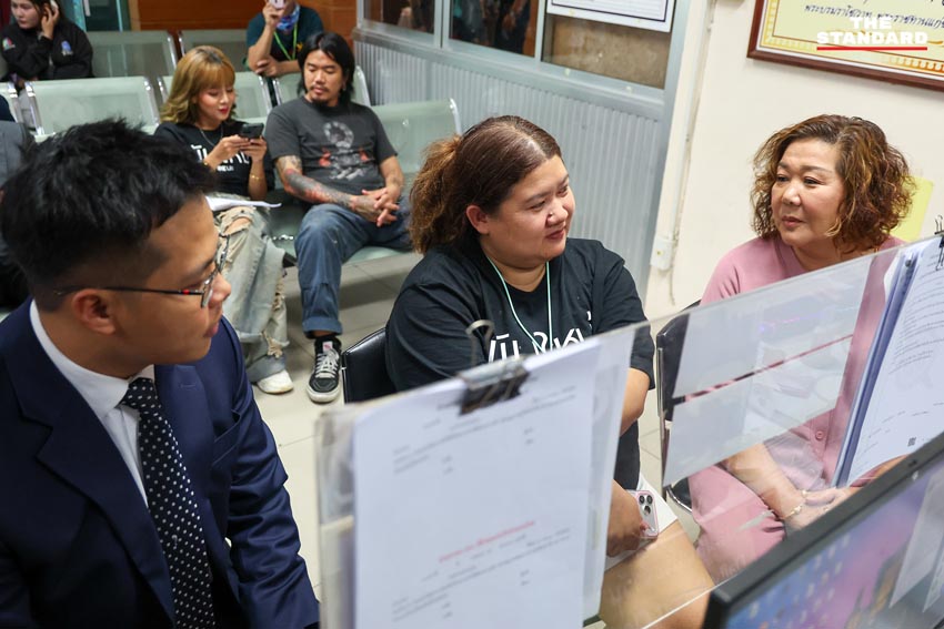 กลุ่มเฝ้าหีบฯ ฟ้องกลับ ผอ. กกต. ชลบุรี เขต 1 ที่ สภ. เมืองชลบุรี 3