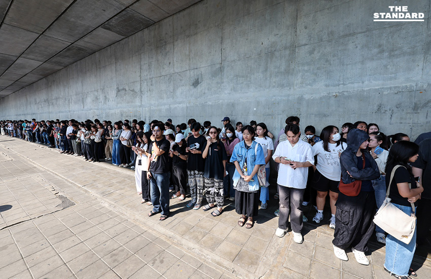บรรยากาศการเลือกตั้งล่วงหน้าใต้สะพานพระราม 8 เขตบางพลัด มีประชาชนแห่มาใช้สิทธิอย่างเนืองแน่นแม้แดดร้อน 11